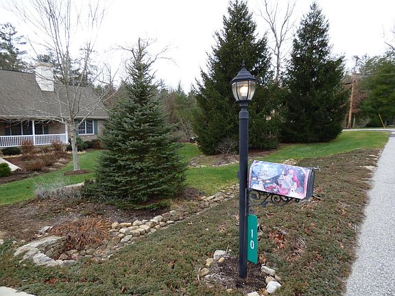 4th image of 10 Castlebridge Ln