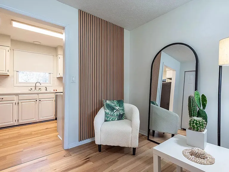 610 W Ryan Rd — Photo 4