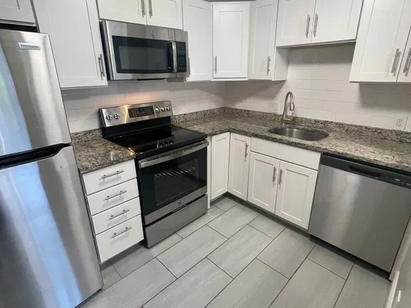 292 Grove St #22A, Auburndale, MA 02466