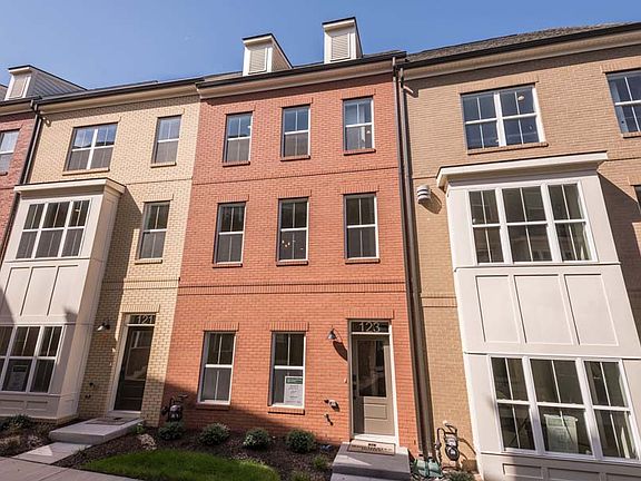 The Oakley at Glenmont Metro