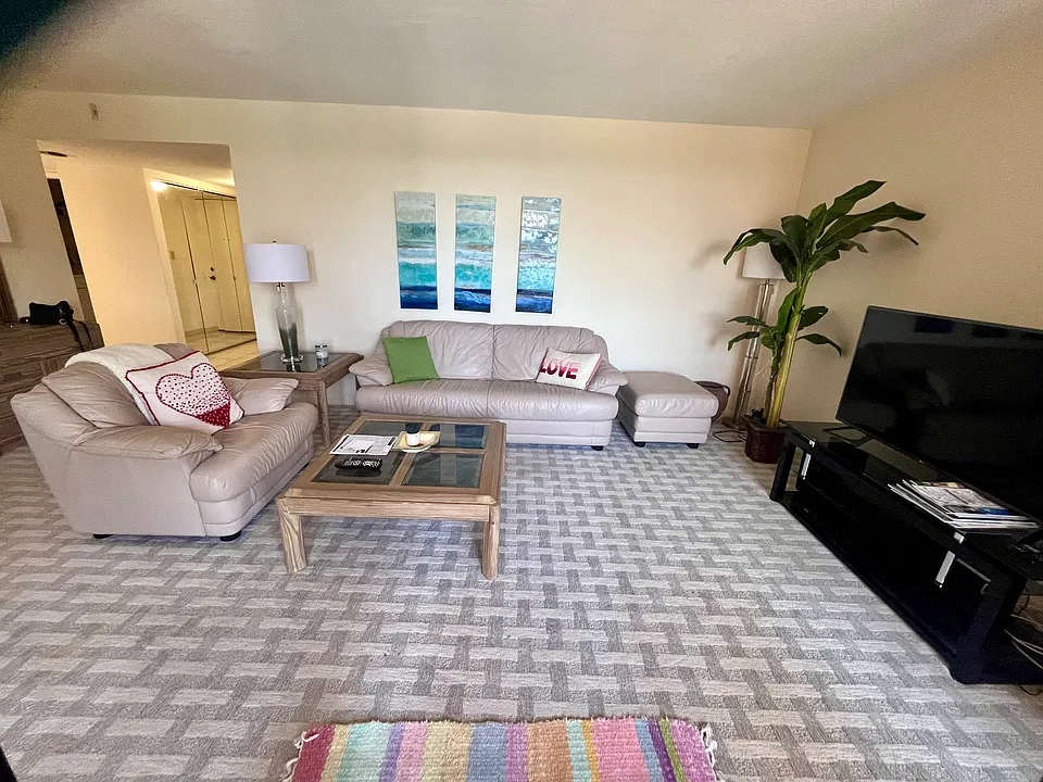 2455 Lindell Blvd #3307