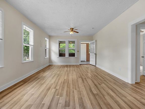 4th image of 3033 Old Saint Augustine Rd