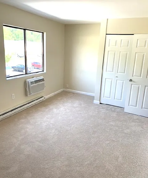 20 Scarborough Ln #D — Photo 8
