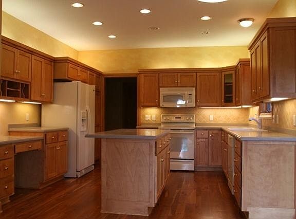 4th image of 1923 Tallgrass Cir
