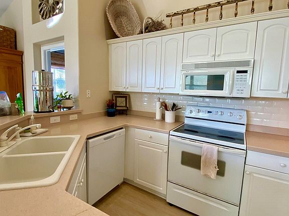 3rd image of 25181 Windward Pl