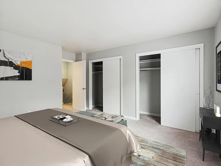 Jamestown Apartments & Townhomes — Photo 13