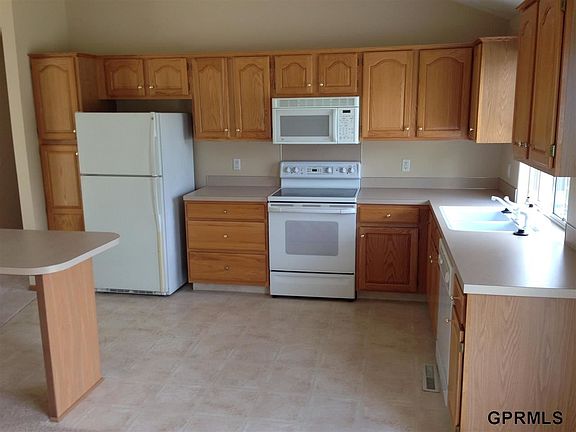 3rd image of 14512 Meredith Ave