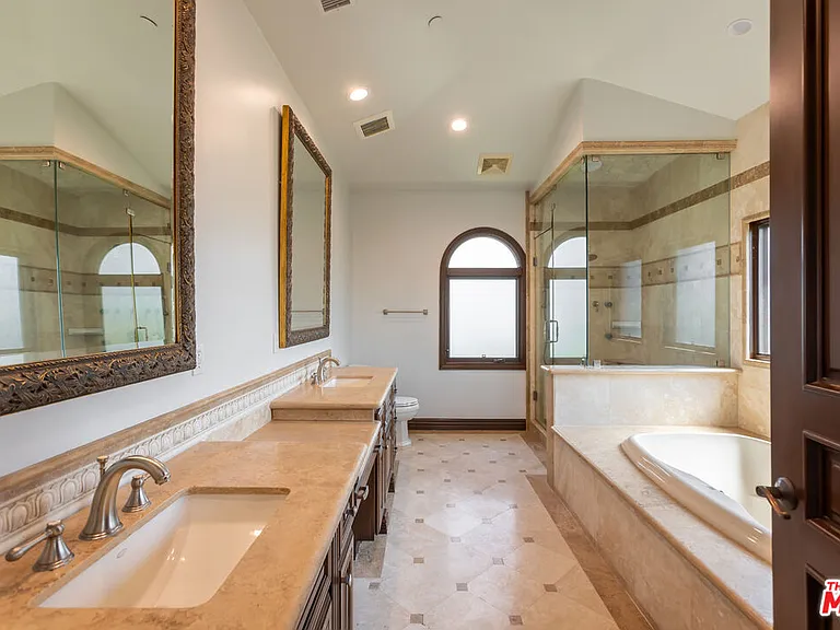 120 S Almont Dr — Photo 10