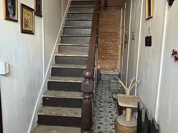2nd image of 64 Logan St