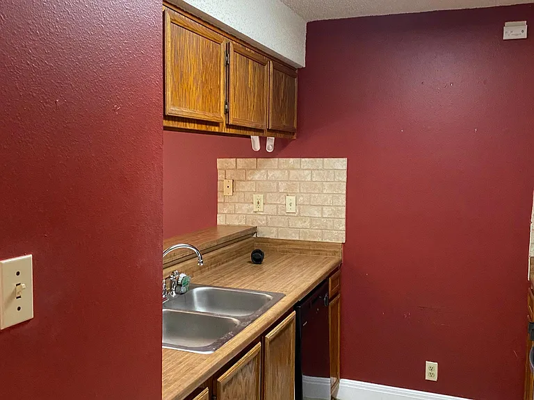 904 King Albert St #B — Photo 9