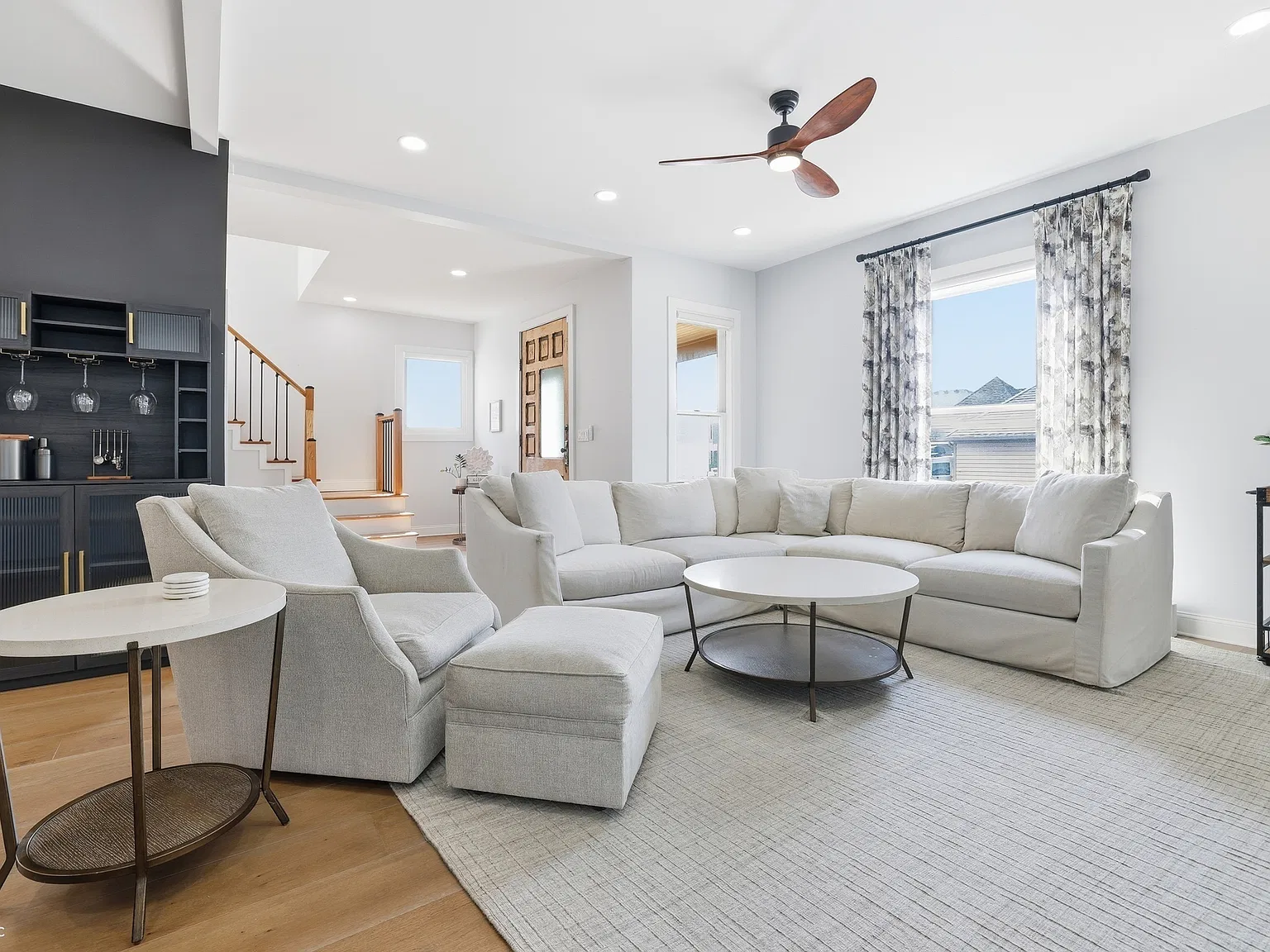 4 bed, 3.5 bath, 2146 sqft, $4,000 — Photo 2