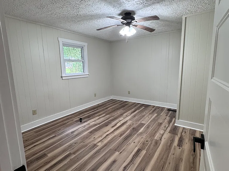 135 Hunter Ave — Photo 11