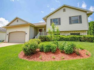 704 Brookview Trl, Mount Horeb, WI 53572