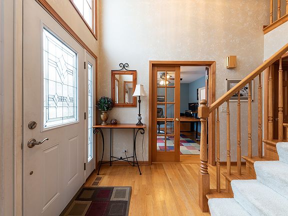3rd image of 947 W Wood St