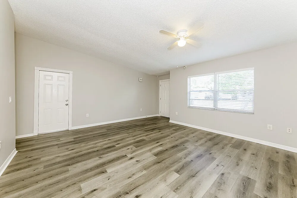 3 bed, 2.0 bath, 1410 sqft, $1,990 — Photo 3
