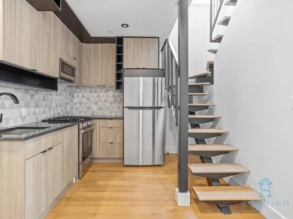 11 Lewis Avenue 3R image 2 of 25