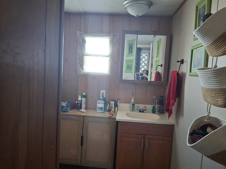 1042 Marie Ln — Photo 2