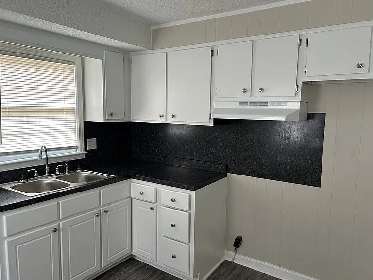 412 Kingston Ave — Photo 5