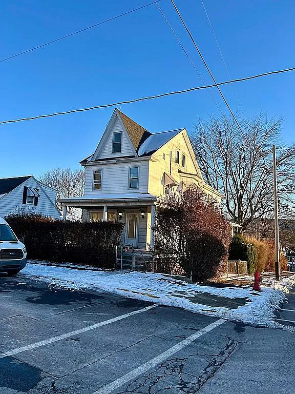 561 Spruce St photo 1