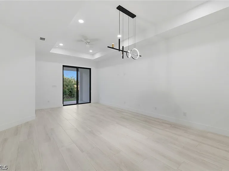 3629 SW Santa Barbara Pl — Photo 7