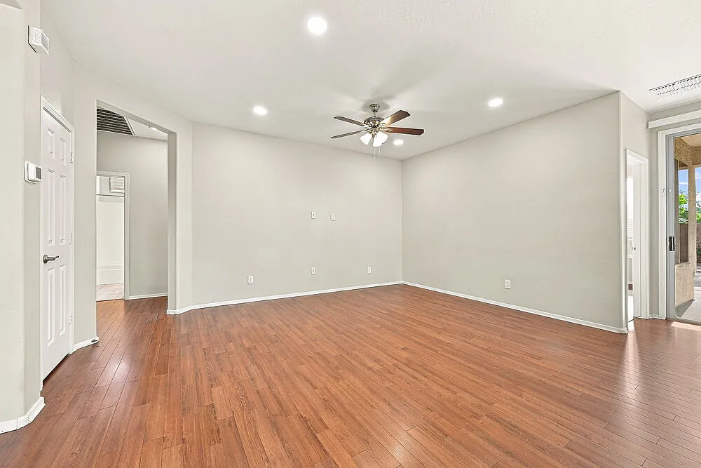 3 bed, 2.0 bath, 1577 sqft, $2,430 — Photo 3