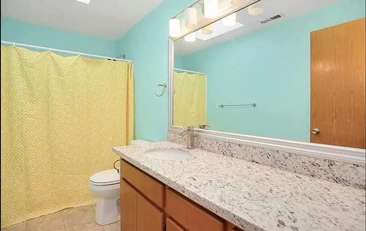 Upstairs shared bathroom