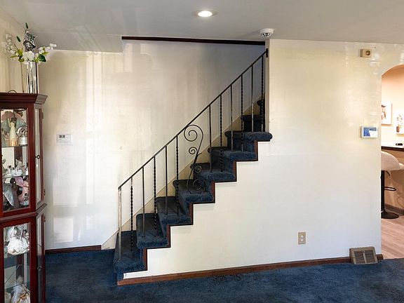 4th image of 824 Wick Blvd