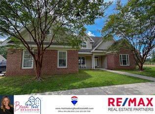 22 Chapel Hill Blvd E, Hattiesburg, MS 39402