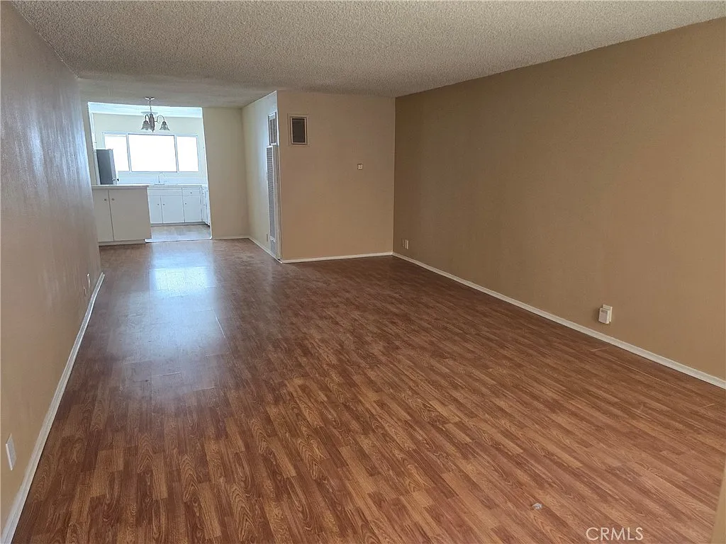 1 bed, 800 sqft, $2,100 — Photo 4