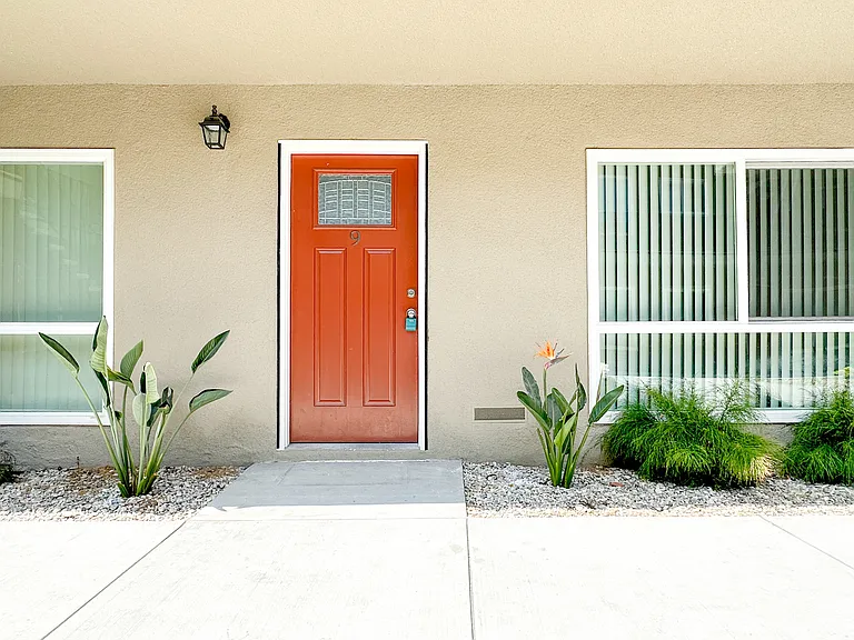 1027 S Atlantic Blvd #9 — Photo 3