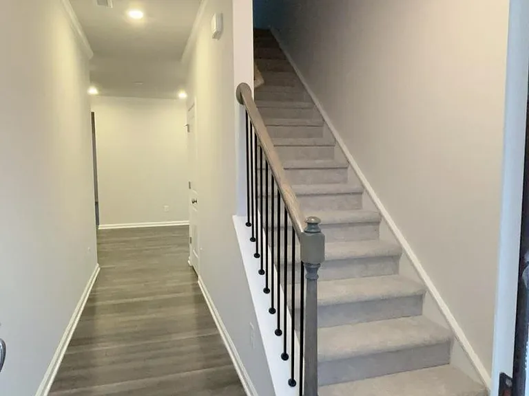 1013 Red Wing Dr — Photo 2