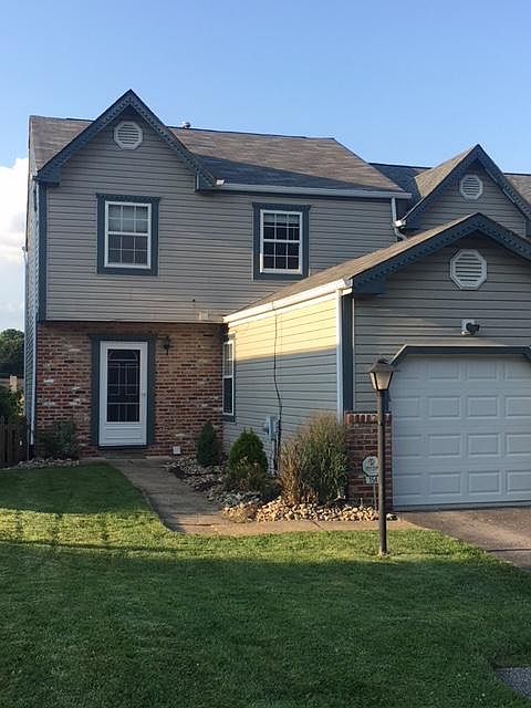 Welcome to Villa Drive! 1 car garage parking Plus double wide driveway to park additional cars. Fenced in backyard and large scenic back deck.