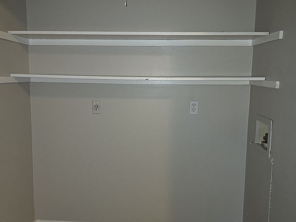 3rd image of 828 Whitethorne Ave #C