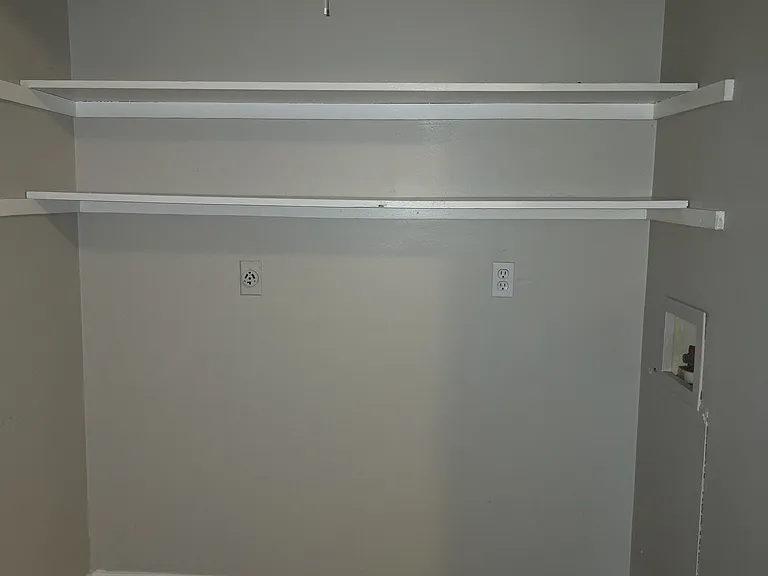 828 Whitethorne Ave #C — Photo 3