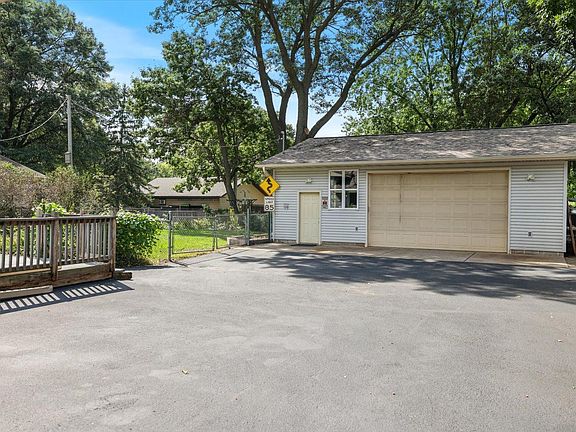 5th image of 8378 Groveland Rd
