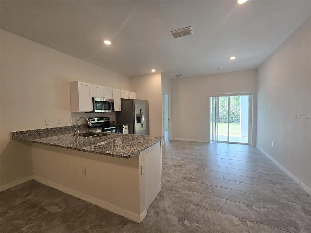 3 bed, 2.0 bath, 1230 sqft, $1,700 — Photo 4
