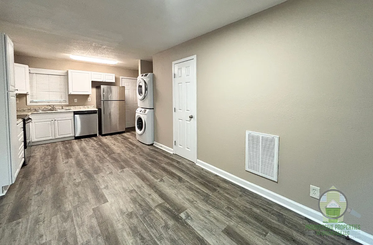 10 Stagg Street - 16 — Photo 3