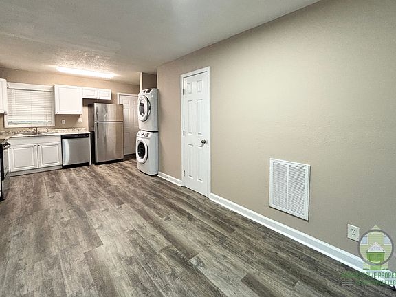 3rd image of 10 Stag St #16