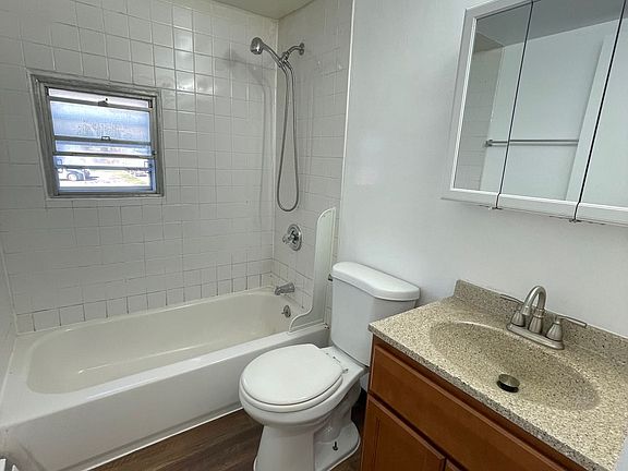 3rd image of 809 W Greenwood Ave APT 2-D
