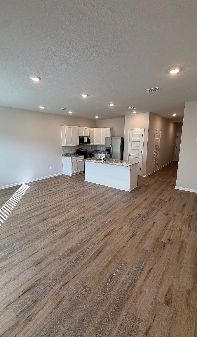 3 bed, 2.5 bath, 1460 sqft, $1,599 — Photo 3