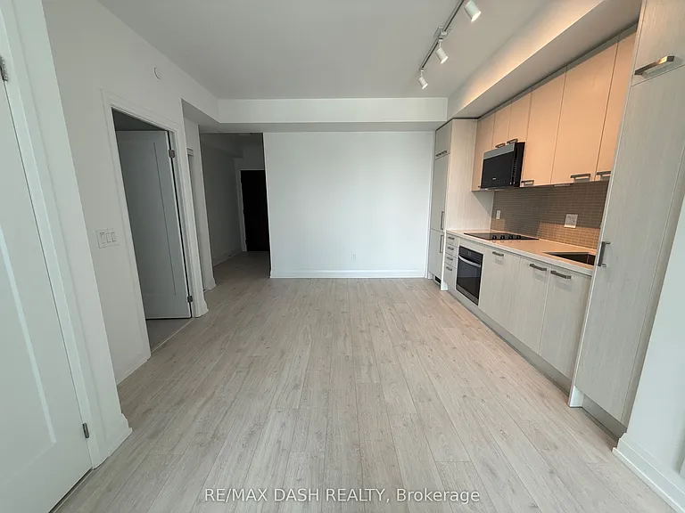 20 Soudan Ave #1806 — Photo 7