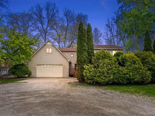 2475 S Ortonville Rd, Ortonville, MI 48462