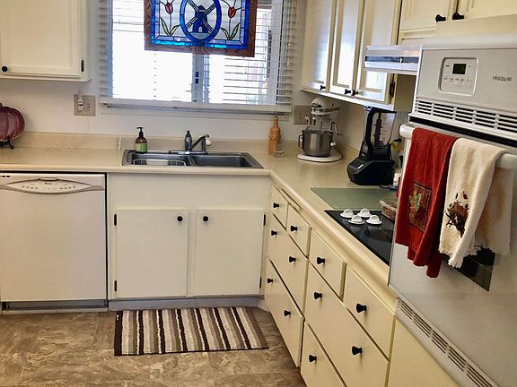 4th image of 10117 W Sombrero Cir