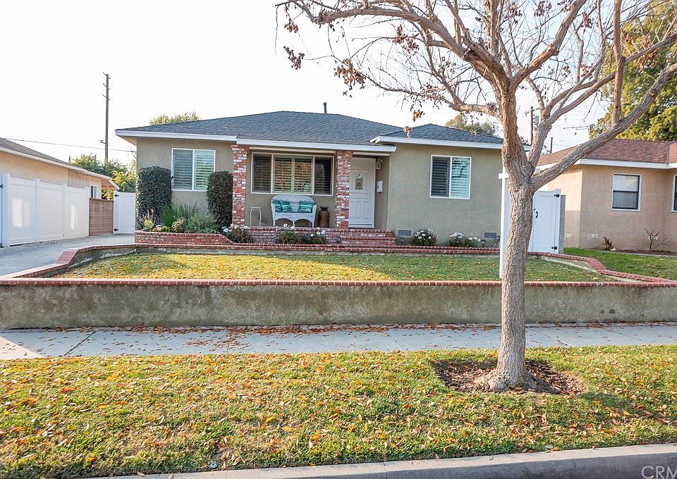 1st image of 4653 Hackett Ave