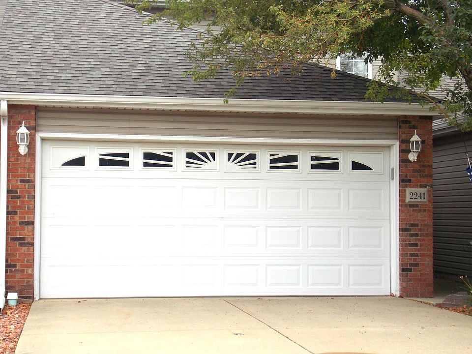 1st image of 2241 Sandridge Ln