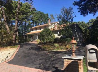 84 Old Brook Rd, Dix Hills, NY 11746