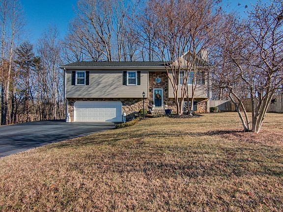 2nd image of 1404 Gravel Hill Rd