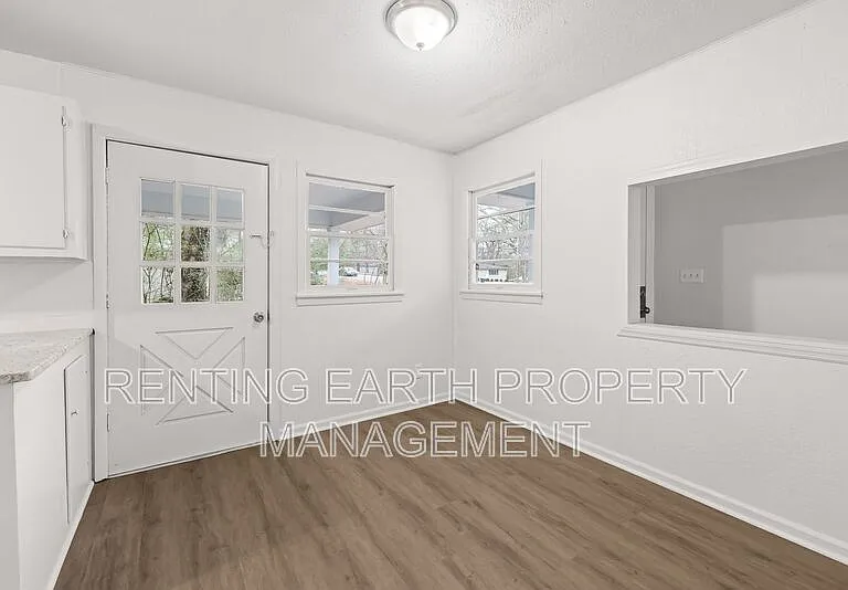 221 Lawson Rd — Photo 8