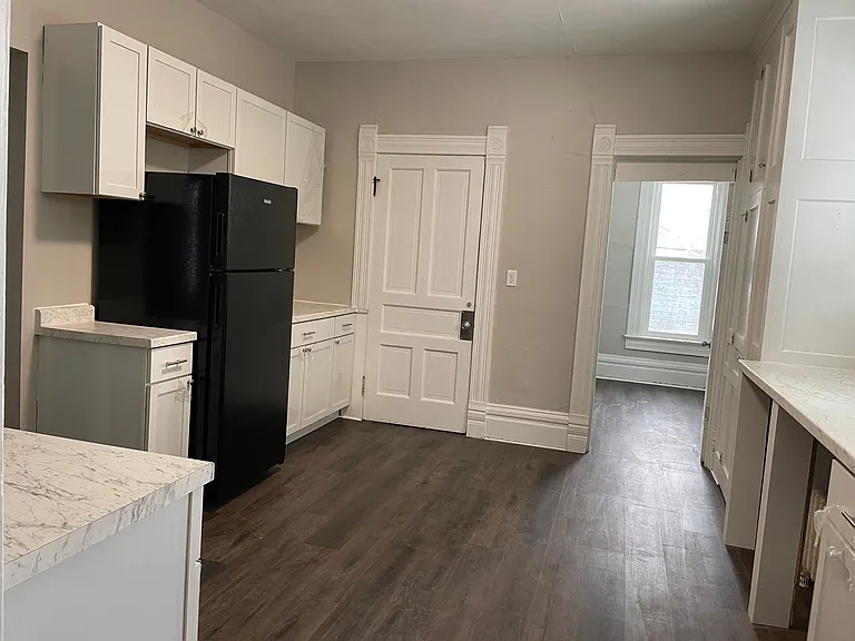 628 Jefferson St — Photo 11