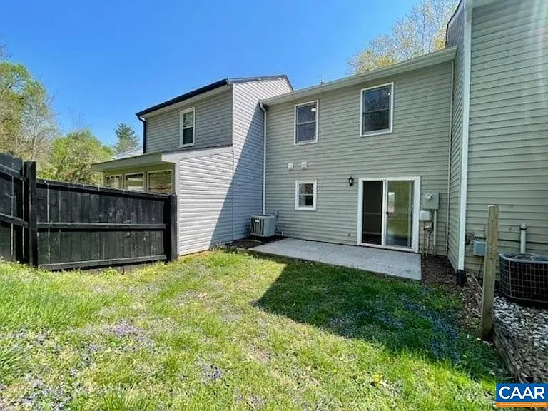 943 Rives St — Photo 8